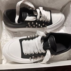 Mens Alexander McQueen Slick Tread Leather Spiked Sneakers Black/White